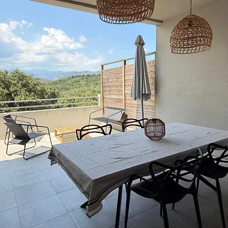 Alzola Apartment